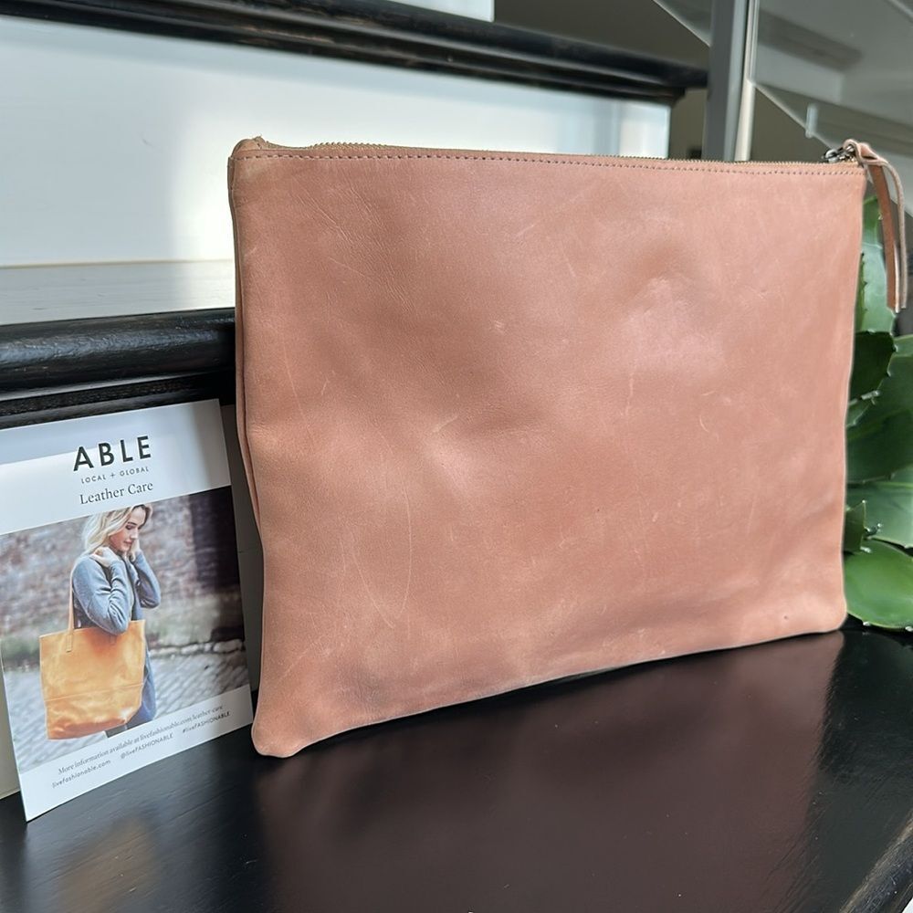 Able genuine leather pouch electronic business, luxe handbag purse, like new - Picture 7 of 9